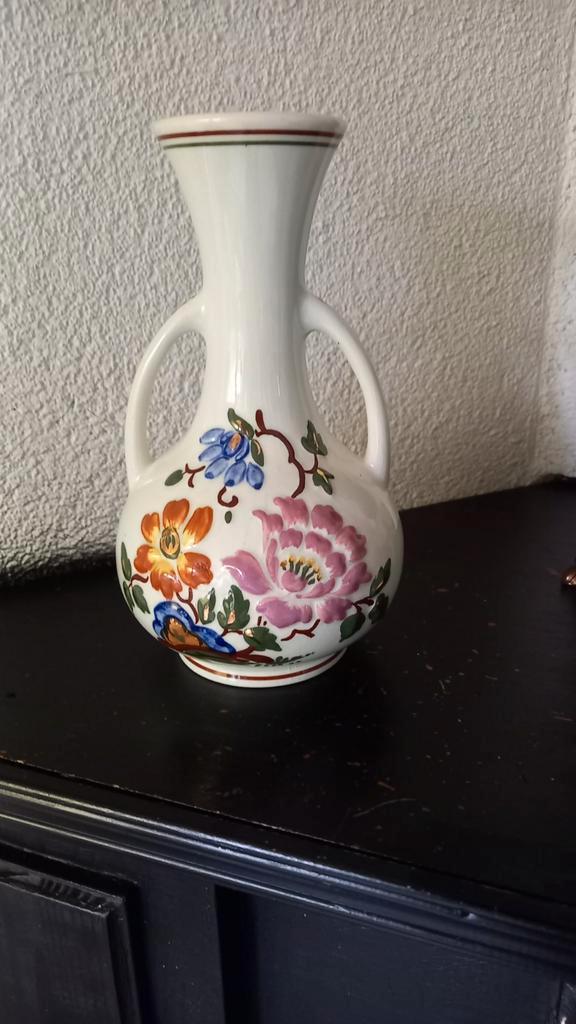 Antiek licht jade groen vaasje gemerkt gesigneerd reliëf, Antiek en Kunst, Antiek | Vazen, Ophalen of Verzenden