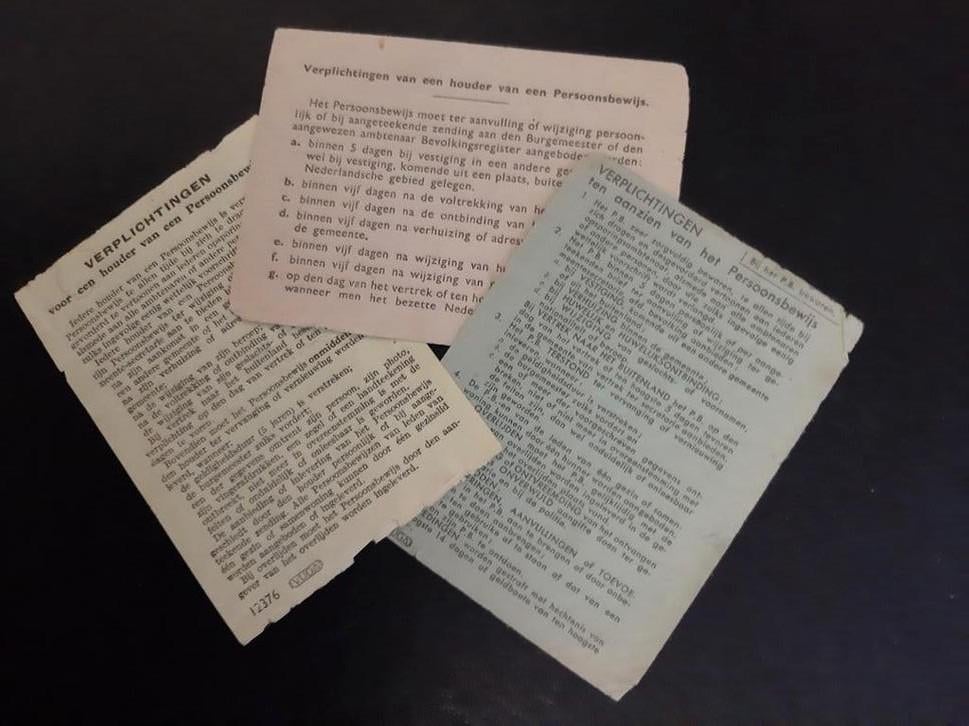 Persoonsbewijs  Verplichtingen, Verzamelen, Militaria | Tweede Wereldoorlog, Ophalen of Verzenden, Landmacht, Nederland, Boek of Tijdschrift