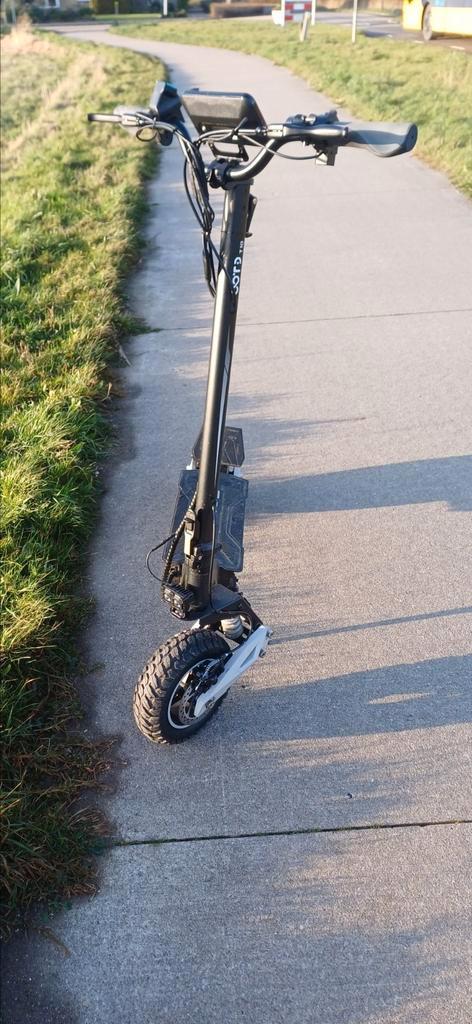 Amper gebruikt ootd t10 step die 50 kan, MOET WEG!!, Fietsen en Brommers, Steps, Zo goed als nieuw, Elektrische step (E-scooter)