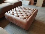 Luxe, nette hocker/ poef. Cognac-kleurig, Chesterfield style, Huis en Inrichting, Banken | Voetenbanken en Poefen, Ophalen of Verzenden