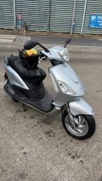 Piaggio fly 125, Fietsen en Brommers, Scooters | Piaggio, Ophalen, 125 cc, Zo goed als nieuw, Fly