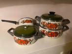 Vintage gebloemde pannenset - vintagepannen - retropannen, Ophalen of Verzenden, Zo goed als nieuw, Rvs, Pannenset