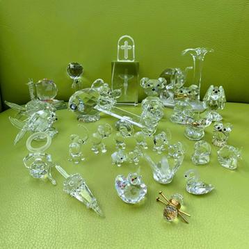 Verzameling verschillende kristallen beeldjes van oa dieren beschikbaar voor biedingen