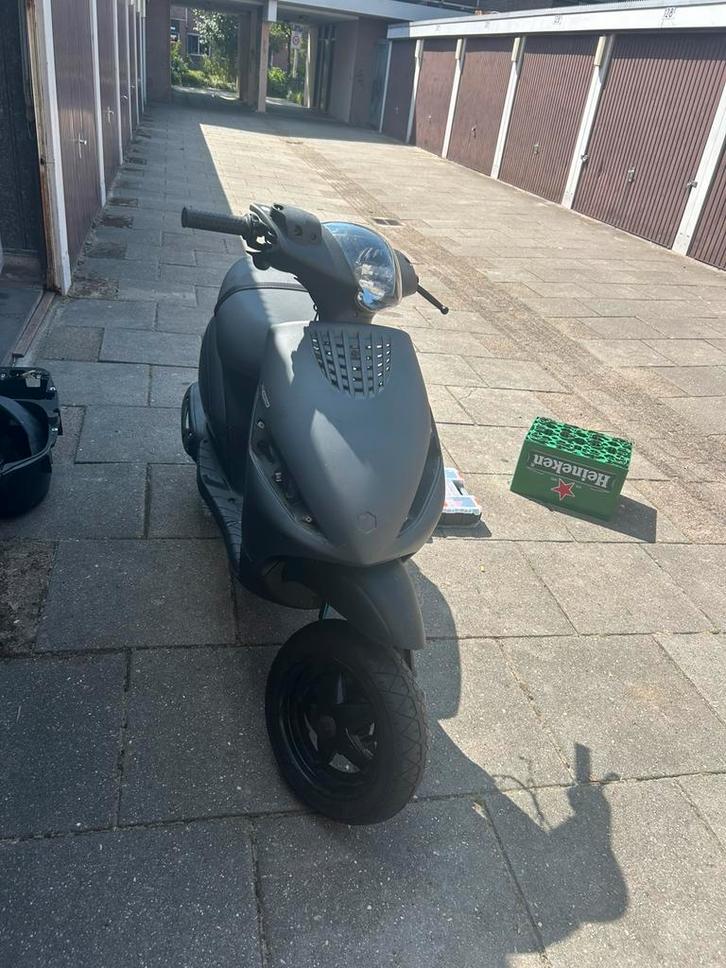Piaggio zip blauw kenteken 2015, Fietsen en Brommers, Scooters | Piaggio, Zo goed als nieuw, Zip, Tweetakt, Ophalen of Verzenden