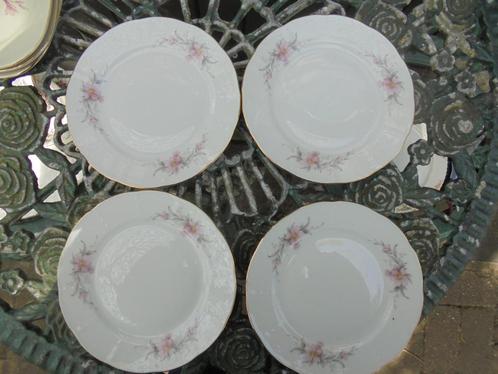 4 gebaksbordjes Thun Czechoslovakia met roze bloemen, Antiek en Kunst, Antiek | Servies los, Ophalen of Verzenden
