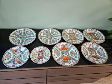 Famille Rose Chinese borden / wandborden beschikbaar voor biedingen