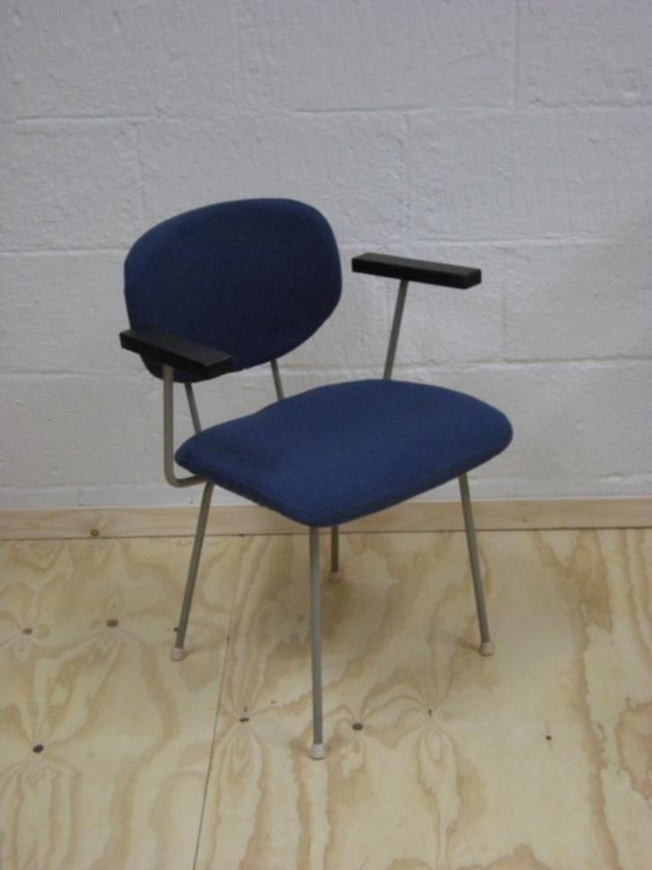 Vintage design stoel Wim Rietveld model 216 ontwerp jr 1953., Huis en Inrichting, Stoelen, Gebruikt, Eén, Metaal, Stof, Blauw