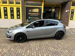 Opel Astra 1.4 TURBO|TREKHAAK|GROTE SCHERM|NAP|SPORT✅, Origineel Nederlands, Te koop, Zilver of Grijs, 5 stoelen