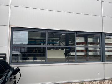 Aluminium raamkozijn - 5010x1770mm met kantelramen beschikbaar voor biedingen