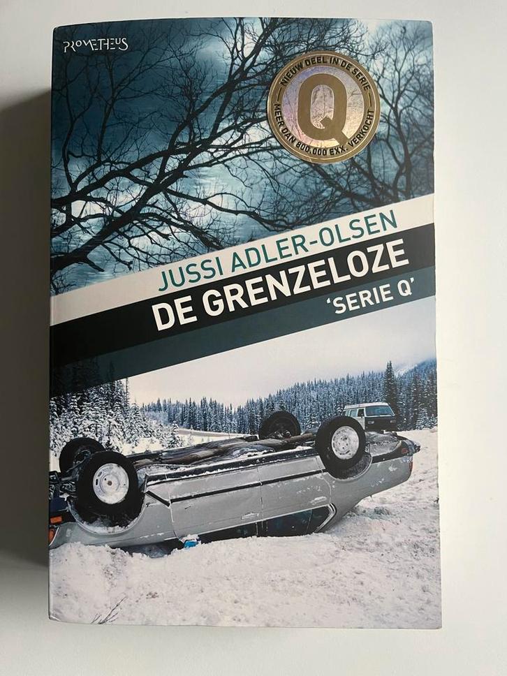 De Grenzeloze Q - Jussi Adler-Olsen, Boeken, Thrillers, Zo goed als nieuw, Ophalen of Verzenden