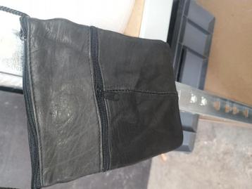 40 schouder tasjes leer.  beschikbaar voor biedingen