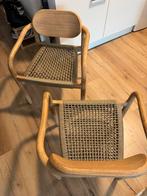 2 Eetkamerstoelen SKLUM met armleuningen in Naele hout, Huis en Inrichting, Ophalen, Twee, Bruin, Nieuw