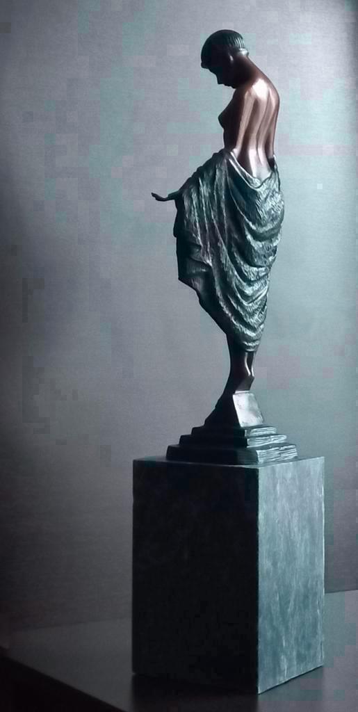 Brons sculptuur van een naakte, jonge en charmante vrouw, Antiek en Kunst, Antiek | Koper en Brons, Brons, Ophalen of Verzenden