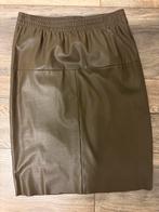 HET Lederlook Rok - Khakigroen - Maat 38, Maat 38/40 (M), Ophalen of Verzenden, Zo goed als nieuw, Knielengte
