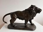 Bronzen leeuw, Ophalen, Brons
