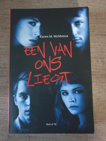 Een van ons liegt - Karen M. McManus beschikbaar voor biedingen