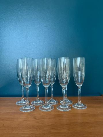 8x Vintage kristallen champagneglazen beschikbaar voor biedingen