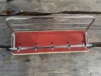 Kapstok chroom rood jaren 60 vintage retro 68 cm €47,50, Huis en Inrichting, Woonaccessoires | Kapstokken, Wandkapstok, Gebruikt