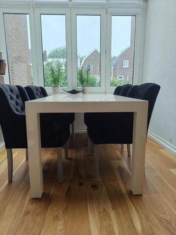 4 dining chairs beschikbaar voor biedingen