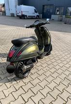 Vespa sprint akrapovic, Fietsen en Brommers, Benzine, Maximaal 45 km/u, 50 cc, Gebruikt