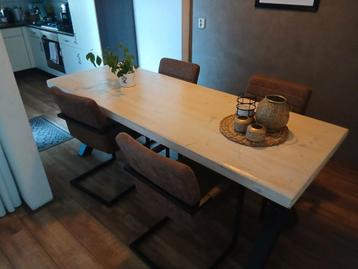 Prachtige houten eetkamertafel 2.20m x0.77cn beschikbaar voor biedingen