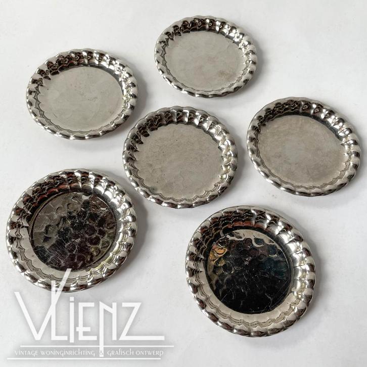 Set zes vintage, metalen onderzetters petit fours schaaltjes, Huis en Inrichting, Woonaccessoires | Onderzetters, Gebruikt, Glas of Kopje