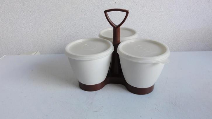 Tupperware serveertrio, drie potjes op houdertje, Huis en Inrichting, Keuken | Tupperware, Zo goed als nieuw, Overige typen, Bruin