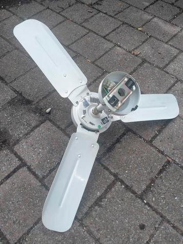 Plafond ventilator  beschikbaar voor biedingen