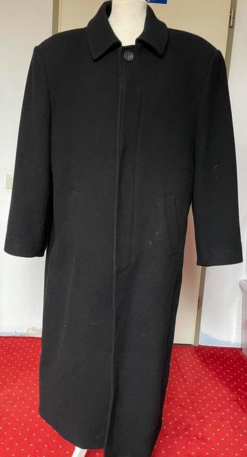 Zwarte Dikke Lange Heren Winterjas. beschikbaar voor biedingen