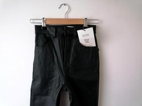 NIEUW Pull&Bear zwarte skinny leerachtige broek, maat 34, Kleding | Dames, Broeken en Pantalons, Nieuw, Maat 34 (XS) of kleiner