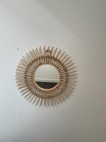 Rotan spiegel beschikbaar voor biedingen