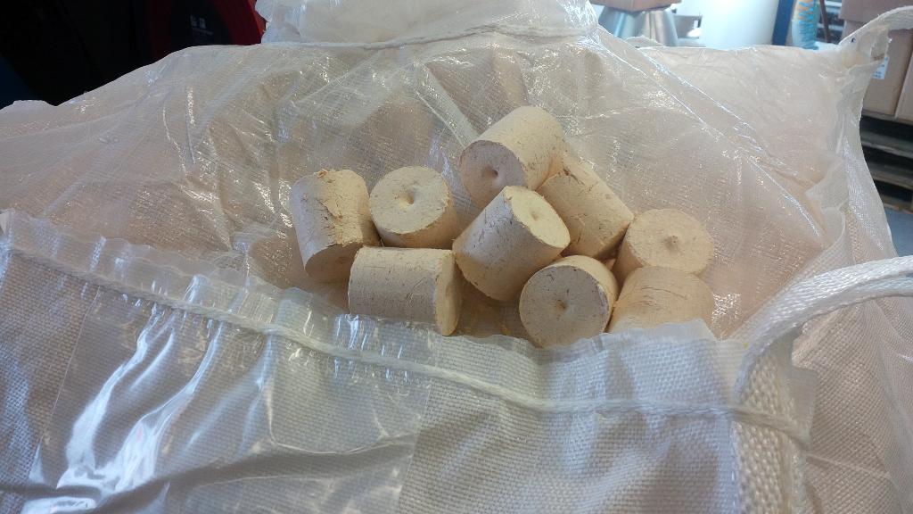 briketten, haardhout, Minder dan 3 m³, Ophalen, Overige houtsoorten, Blokken