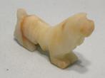 Vintage handgemaakt beeldje hond teckel? natuursteen onyx?, Ophalen of Verzenden