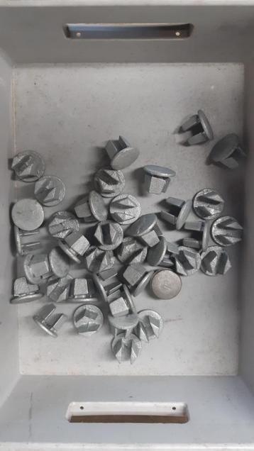 Inslagdoppen voor steigerbuis van 33,7mm set van 37 stuks  beschikbaar voor biedingen