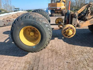 Banden en as 700 50 22.5 beschikbaar voor biedingen