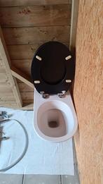 Villeroy & Boch toilet met deksel, Doe-het-zelf en Verbouw, Sanitair, Ophalen, Gebruikt