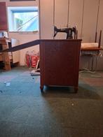 Inklapbare naaimachine in kast, Antiek en Kunst, Antiek | Naaimachines, Ophalen