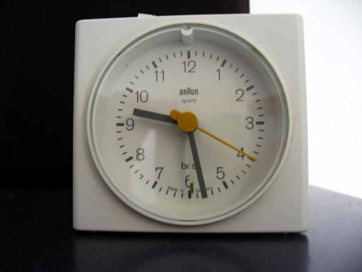 Klasieke Braun wekker type 4744/AB7 Dietrich Lubs 1992, Antiek en Kunst, Antiek | Klokken, Ophalen of Verzenden