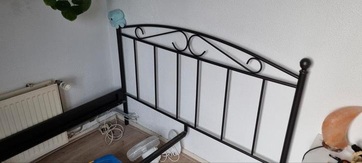 Tweepersoons bedframe 2 x 1.4m - Zonder lattenbodem, Huis en Inrichting, Slaapkamer | Bedden, Gebruikt, Tweepersoons, 140 cm, 200 cm