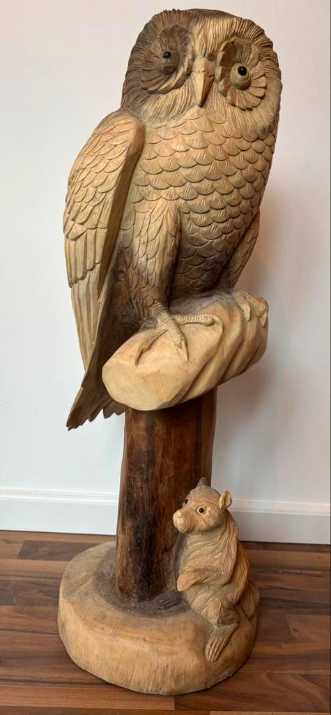 Suar-houten uil + eekhoorn +/- 85cm hoog +/- 30cm breed, Antiek en Kunst, Kunst | Beelden en Houtsnijwerken, Ophalen