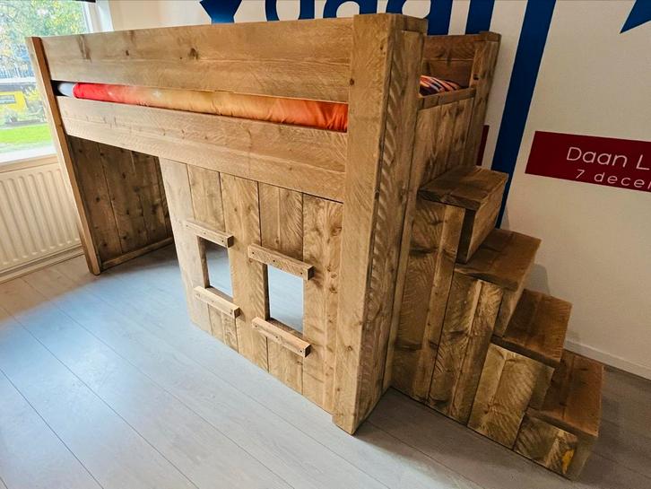Stoere Kinderkamer - half hoogslaper met trap + kledingkast, Kinderen en Baby's, Kinderkamer | Stapelbedden en Hoogslapers, Zo goed als nieuw