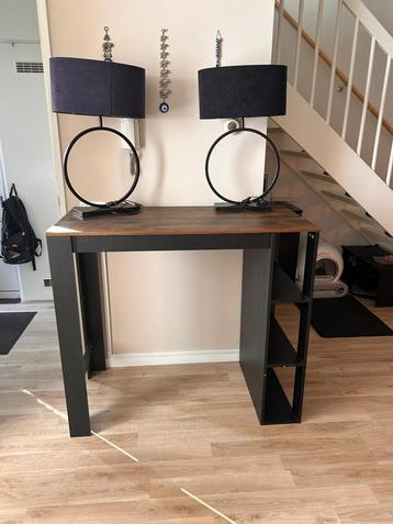 Eettafel/bar kastje beschikbaar voor biedingen