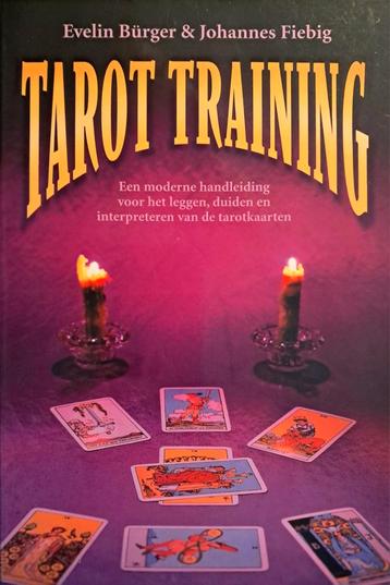 Boek 'TAROT TRAINING, een moderne handleiding' beschikbaar voor biedingen