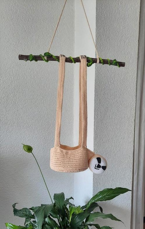Gehaakte plantenhanger luiaard, Hobby en Vrije tijd, Breien en Haken, Nieuw, Haken, Overige typen, Ophalen of Verzenden