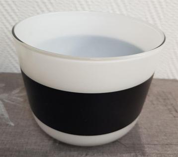 D137 Vaas, bowl, Anne Nilsson, hand geblazen beschikbaar voor biedingen