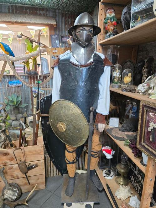 Paspop met diversen schilden etc of compleet, Hobby en Vrije tijd, Kostuums, Theaterbenodigdheden en LARP, Zo goed als nieuw, Ophalen