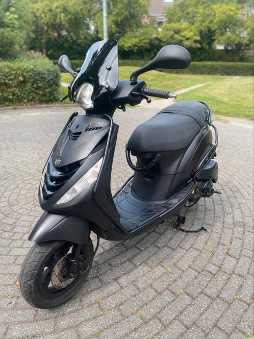 Zeer nette orginele Piaggio zip 50cc brom 4 takt MOET WEG, Motoren, Tuning en Styling, Ophalen of Verzenden