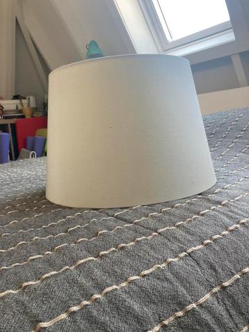 Grote lampenkap beschikbaar voor biedingen