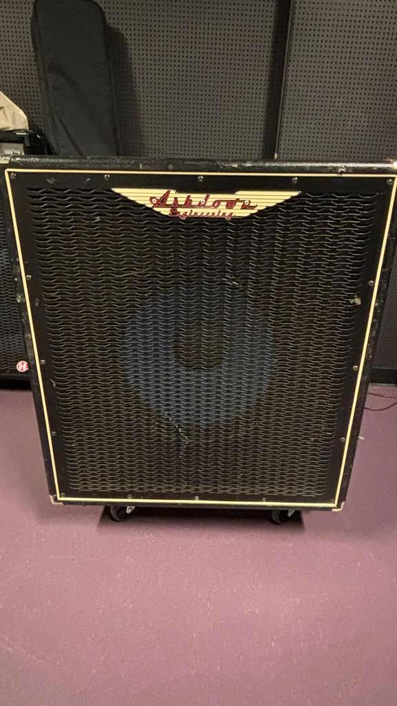 Ashdown ABM 115 Bas cabinet 300w 8ohm, Muziek en Instrumenten, Versterkers | Bas en Gitaar, Gebruikt, Basgitaar, 100 watt of meer