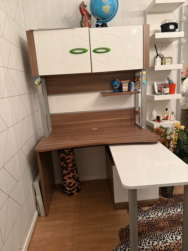 Handige bureau met uitschuiftafel en veel opbergruimte, Ophalen, Gebruikt